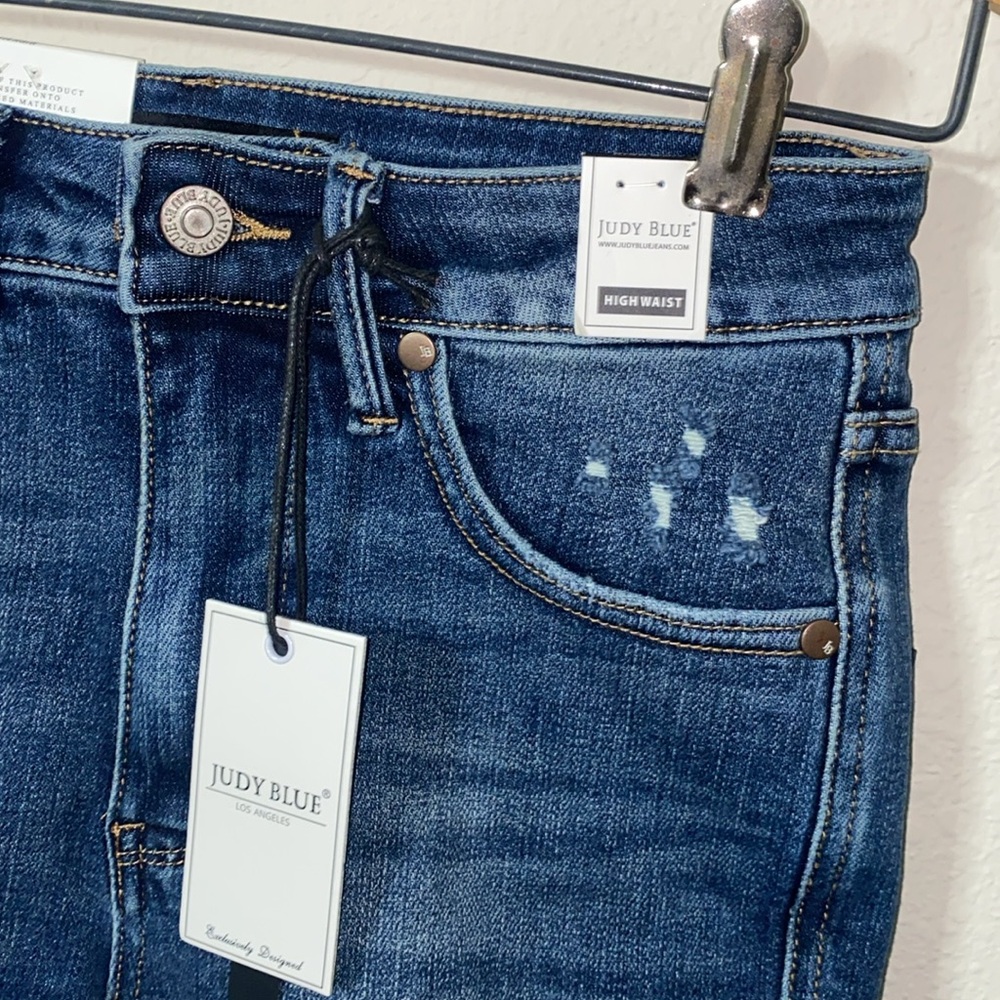 🪼NWT Judy Blue High Waisted distressed shorts! - Picture 3 of 12